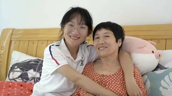 带着妈妈去支教 志愿者刘羲檬把爱传递